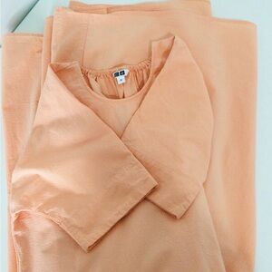 Uniqlo Kids. 100% Cotton Soft Peach 🍑 , Size 13